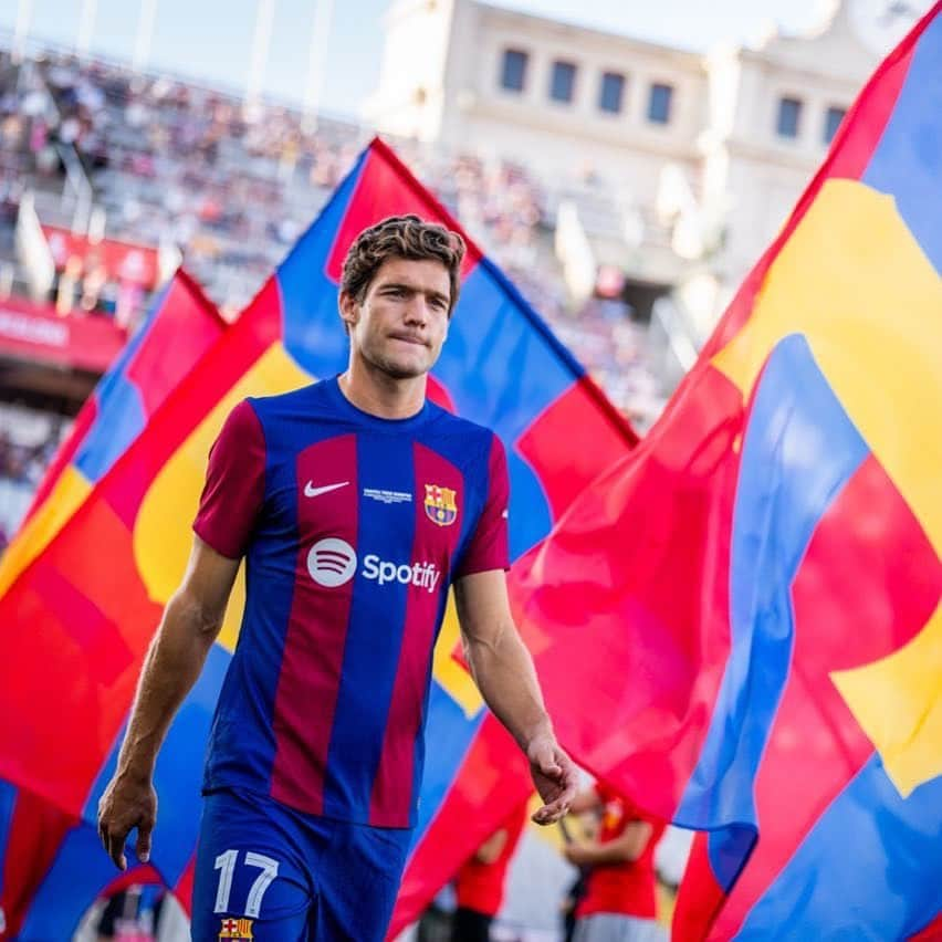 マルコス・アロンソ・メンドーサさんのインスタグラム写真 - (マルコス・アロンソ・メンドーサInstagram)「El Gamper se queda en casa!   Ready for another season ❤️💙💪🏼  #season15 #marcosalonso」8月9日 20時13分 - marcosalonso28