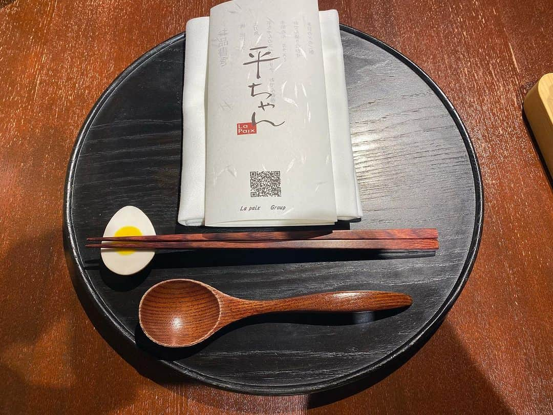 後関好宏さんのインスタグラム写真 - (後関好宏Instagram)「季節のおでん屋『平ちゃん』（日本橋）  ミシュラン1つ星のフレンチ『ラペ』が手掛けるおでん懐石のお店。シェフのご実家がおでん屋さんだった事から、イノベーティブおでんのお店を始めとの事。  写真を見ると「これって…おでんなの？」と思いますよね。でも口に入れると何処かにおでんの要素が見え隠れしていてなるほど！！と唸る味わい。 おでんの春巻きなんてアイデアも素晴らしいし美味しいし、新たなおでんの可能性を追求する素晴らしいお店でした。  #平ちゃん #おでん」8月9日 20時16分 - gosekky