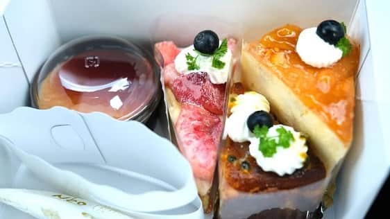 けんさむさんのインスタグラム写真 - (けんさむInstagram)「けんさむ🐶です🍰 熊本#七城町 にある「#メテオール 」という名の 隠れたケーキ屋さんをご紹介します🎂🎉🎁💐🎀👏🎊💕 📍#パティスリーメテオール  いいね👍フォロー👯‍♂️Thankyou😇✨ 皆さんの熊本のお気に入りを教えてください🌿 DM💭待ってます🐶🎶 . #けんさむの熊本紹介 #熊本 #熊本グルメ #くまモン #けんさむ #熊本観光 #kumamoto #熊本ランチ #熊本スイーツ」8月9日 20時28分 - kensome_kumamoto
