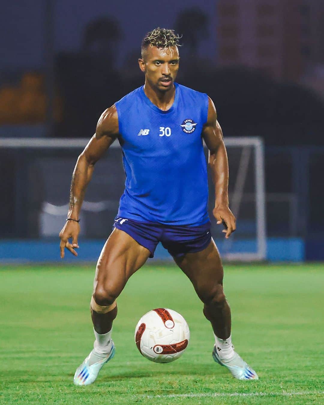 ナニのインスタグラム：「Focus on the next challenge 🎯 #AdanaDemirspor #Work #Training」