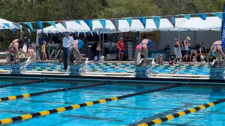 Julieのインスタグラム：「I swam my nationals 50M Free race this past weekend with no goals in mind and was just having fun with it 😊 I was 0.3 seconds off my best time and couldn’t be more pleased! (Lane 3, pink cap) . . . #swimmer #summerjulep #swimming #swim #swimmerslife #swimmersofinstagram #instaswim #instaswimming #mastersswimming #usmastersswimming #instaswimmer #swimmeet #50mfreestyle #50free」