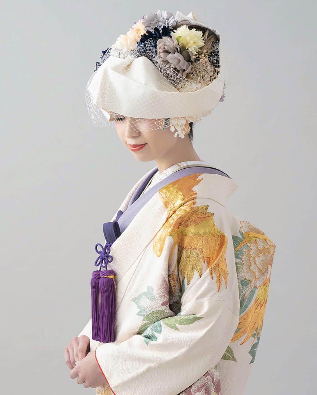 のインスタグラム：「・ 👘💐 ヘアも着付けもとても素敵に仕上げて頂きました！  みんな汗だくになりながら頑張った 思い入れのある撮影🫢🤣📷 ありがとうございましたっ♡  #着物#和装#撮影#結婚式#はなよめ　　　 #くすみカラー#フラワー#ヘアアレンジ#ブライダル」