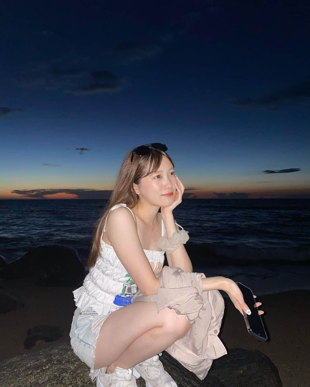 坂本 愛玲菜さんのインスタグラム写真 - (坂本 愛玲菜Instagram)「海だいすき〜😌🌊  ライト炊いたら ノーマルカメラで盛れました 最高📽️空も綺麗!  #海 #sunset」8月9日 20時31分 - erena_hkt48