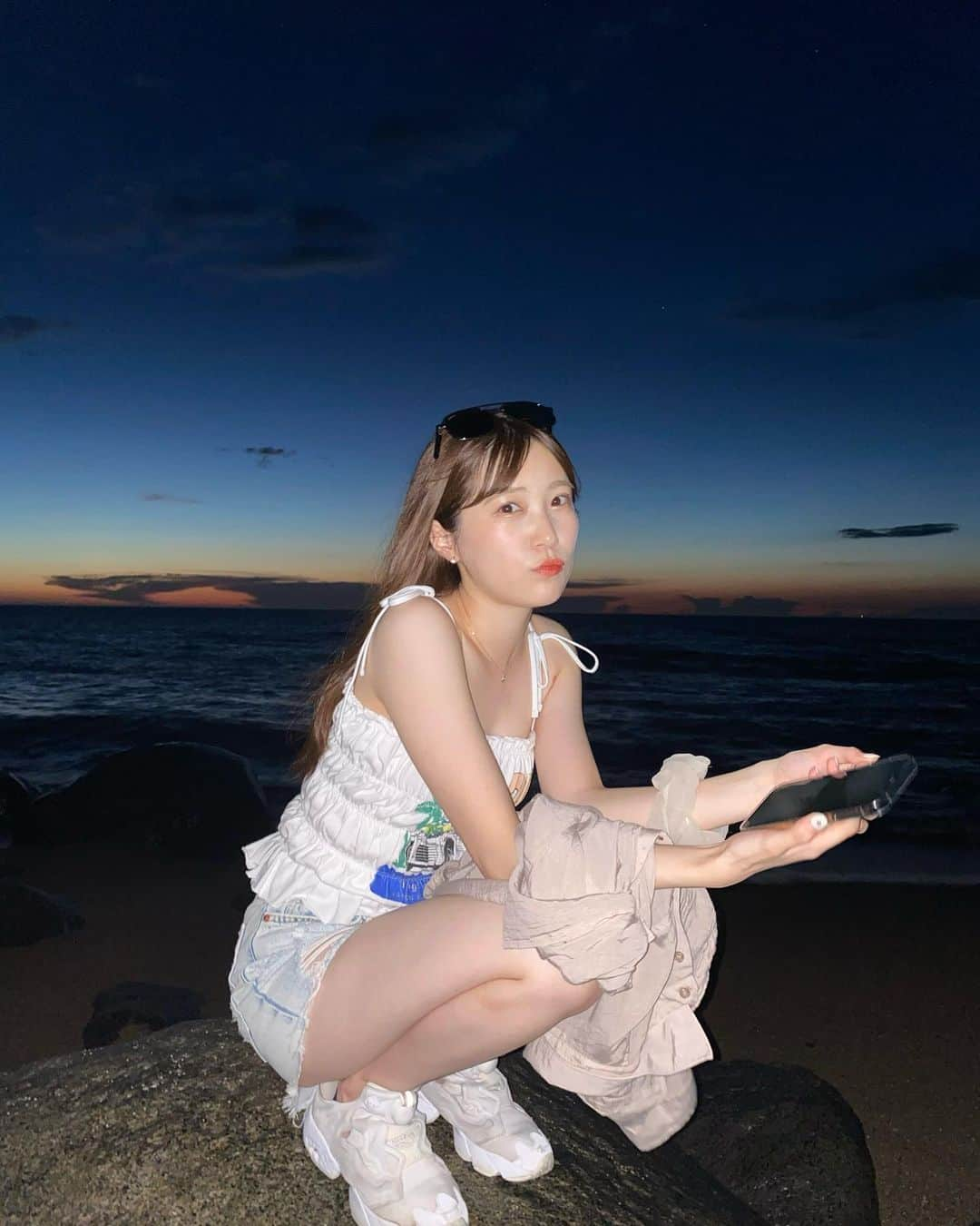 坂本 愛玲菜さんのインスタグラム写真 - (坂本 愛玲菜Instagram)「海だいすき〜😌🌊  ライト炊いたら ノーマルカメラで盛れました 最高📽️空も綺麗!  #海 #sunset」8月9日 20時31分 - erena_hkt48