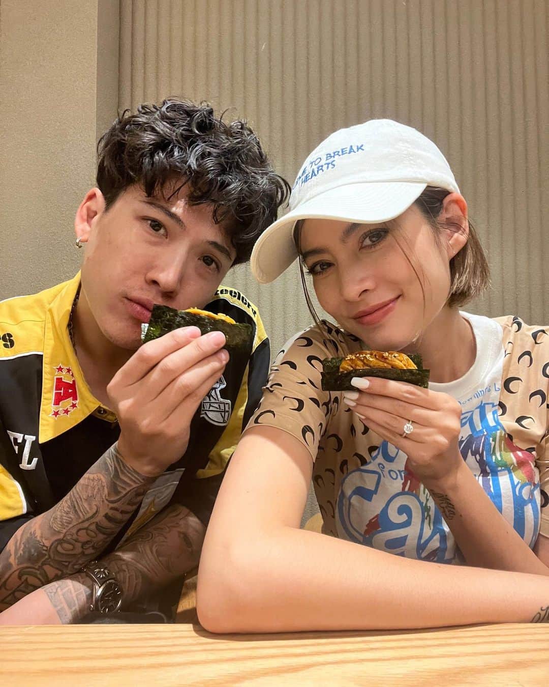 マギー・ラースリー・バーレンシエガーのインスタグラム：「Din din 🍴🍣 รูปสุดท้ายดีที่สุดเสมอ ☺️」