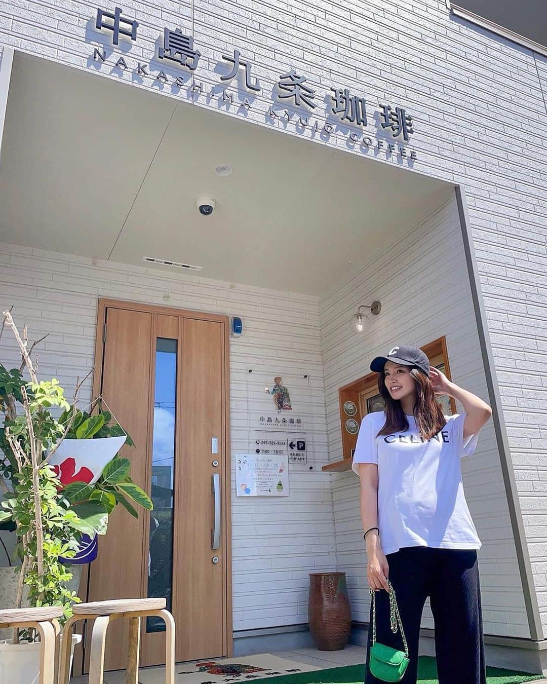 のインスタグラム：「࿓ @nakashimakyujocoffee9 で モーニング 🥞☕️𓂃𓈒𓏸︎︎︎︎  ビュッフェ方式でパンの種類もたくさん🥰 普段朝ごはんは食べないから、食べられるかな〜 って思ってたけど、たっっくさん食べた🤣♥️  リブパンツにTシャツで楽ちんコーデ🤎 妊婦だから着れるもの限られる中で どーにかこーにか工夫してます 🥺☝️笑」
