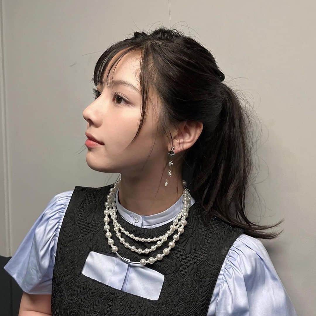 のインスタグラム：「最近のスタイリング🪿  日によって髪の毛が長くなったり短くなったりしている気がする。 落ち着いて欲しいものです。  暑さが続きますね〜 皆様もご自愛ください⛵️」