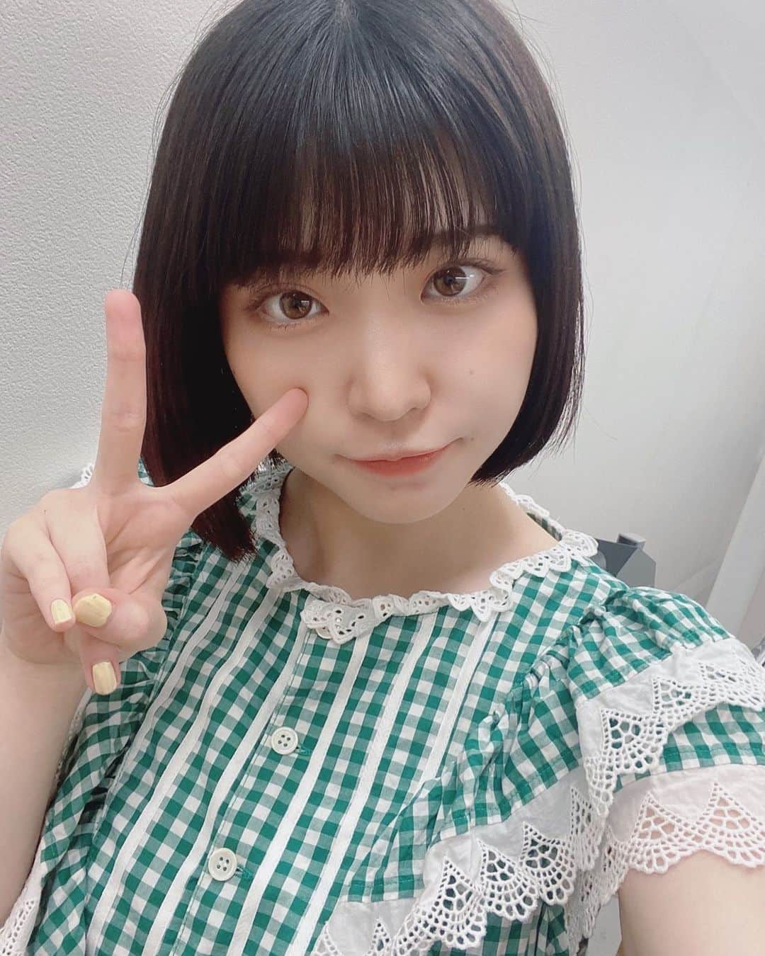根本凪のインスタグラム：「ひとめぼれして買ったMILKのワンピース、偶然だぁちゃんとお揃いだった　旧緑盤の絆 #milk #ワンピース」