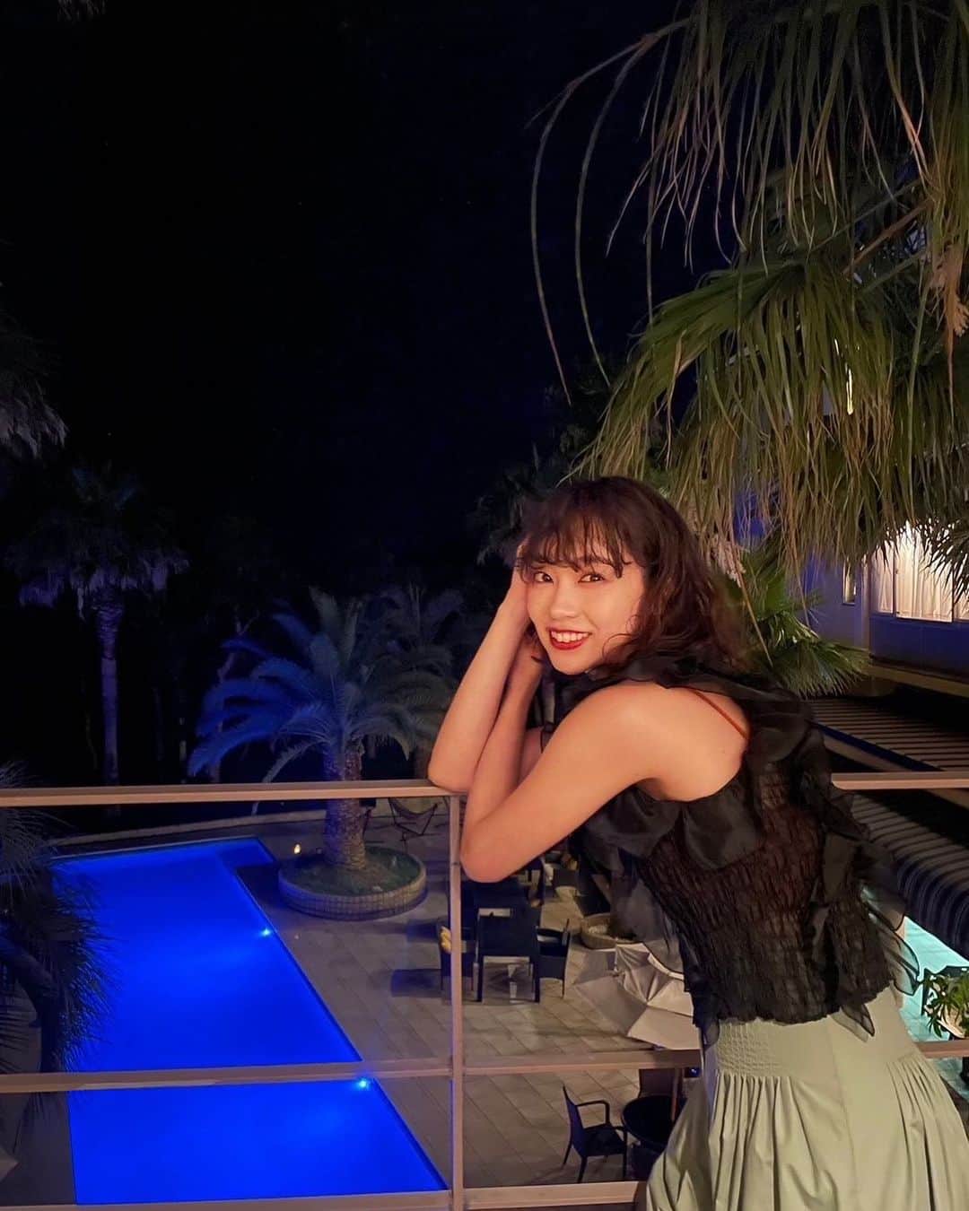 清水くるみのインスタグラム：「NissyさんのRendezvousのMVオフショット💓  耳で聴くだけでも素敵な曲ですが、MVを見るとわたしはぐっときます。愛を感じて穏やかになれる曲、、1度ではなく何度でも観てほしい、聴いてほしい作品です。  ロケーションもどこもとても素敵でした！ 撮影スタイルも斬新で、とてもプロフェッショナルな空間、 本当に貴重な経験に参加できて幸せでした！」