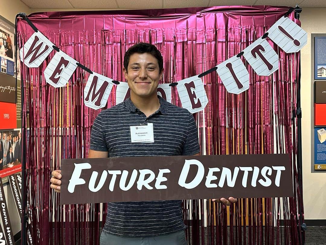 スティーブのインスタグラム：「Future dentist! #texasam #texasaandm #texasaandmuniversity  これから歯医者になるあっちゃん　#歯医者」