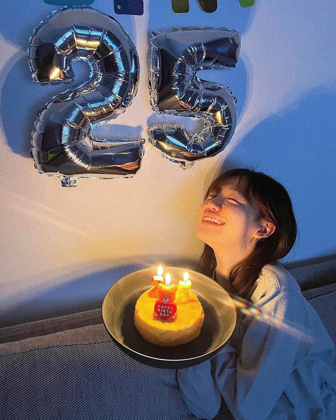 のインスタグラム：「. お誕生日でした☺︎  あいにくの台風でおうちに引きこもる1日になりましたが みなさんからのメッセージを見ながら 久しぶりにのんびり過ごせる1日が最高でした!  節目の年！よろしくお願い致します☺︎」