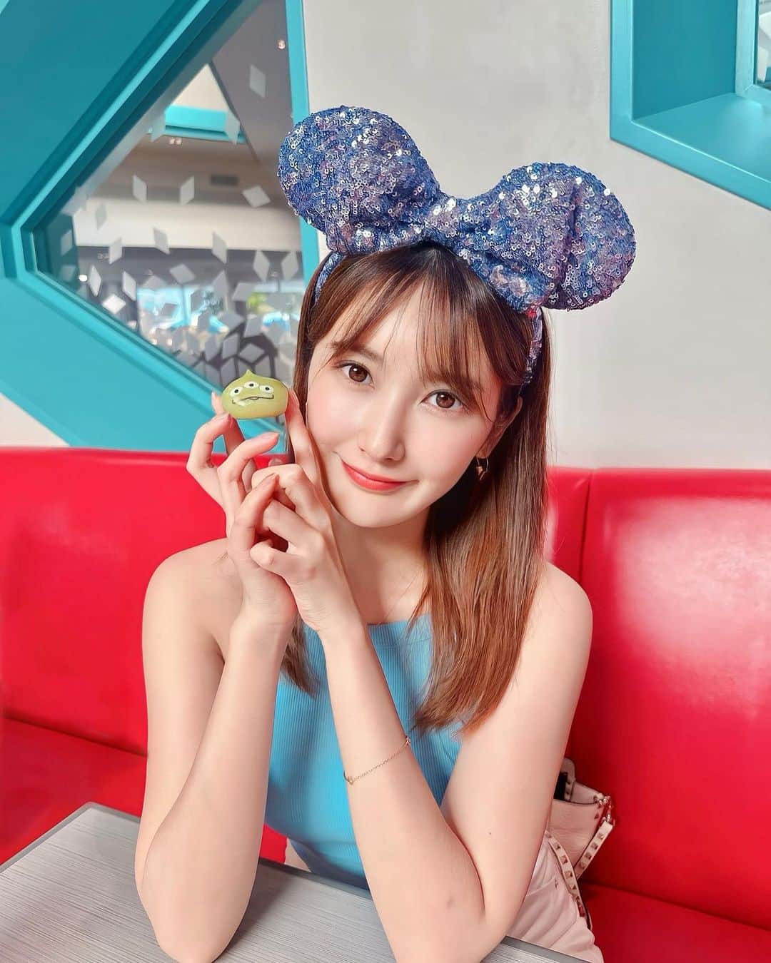 璃子のインスタグラム：「夏ディズニー🩵💙🤍 久々にランド行ったけど楽しかった🏰👌 #tokyodisneyland #tdl #夏ディズニー」