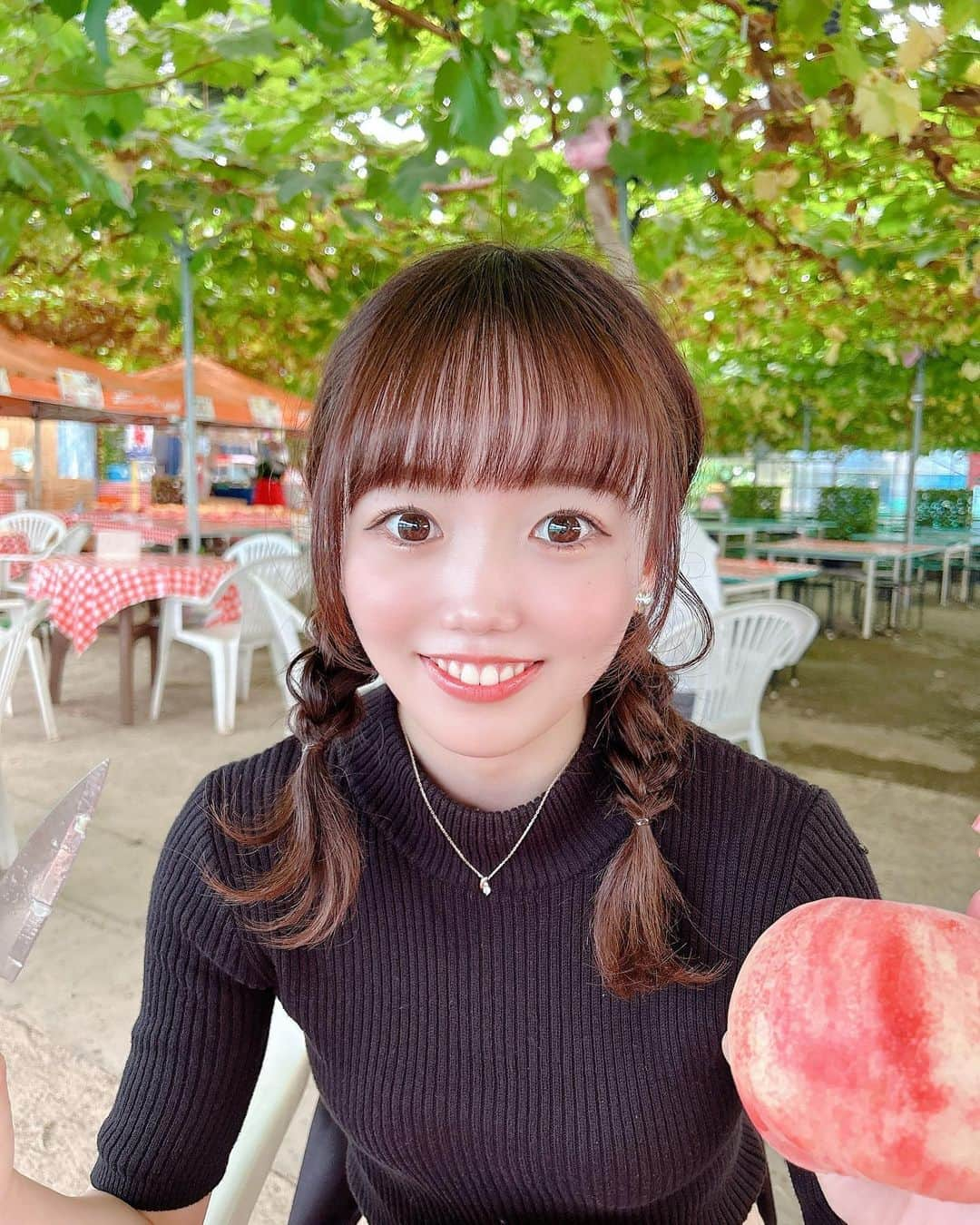 小日向夏実さんのインスタグラム写真 - (小日向夏実Instagram)「🍑🍑  桃狩りは毎年山梨の農園さんに行ってるよ〜めっちゃ甘くて美味しいの！🎶  #桃狩り #もも #フルーツ #山梨 #観光 #japan #japanesegirl #followｍe #いいね歓迎」8月9日 20時58分 - _butamenchan_