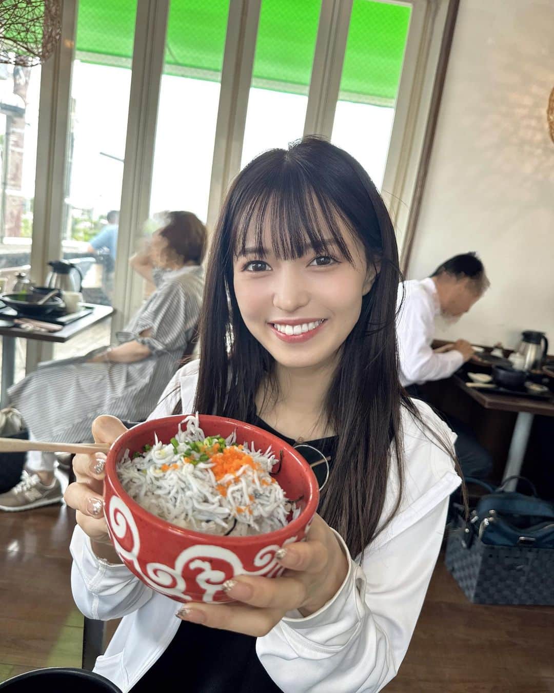 新井椎夏さんのインスタグラム写真 - (新井椎夏Instagram)「しらす丼食べたよっ」8月9日 21時03分 - elsy_shiina