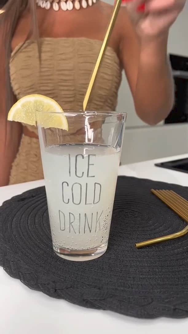 SHEINのインスタグラム：「@tifany_fit has got haul the SHEIN HOME accessories that put the "easy" in easy living 🏡🛍️🙌 Which finds were sweet as lemonade? 🍋💛✨ Shoutout your faves in the comments 👇 @tifany_fit  🔎12831716 11203690 10901141  #SHEIN #SHEINforAll #SHEINstyle #fashion #chic #saveinstyle」