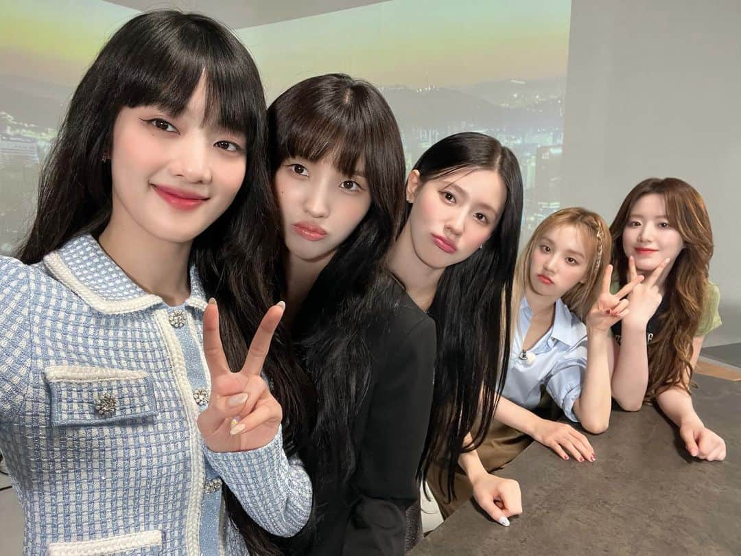 (G)I-DLEさんのインスタグラム写真 - ((G)I-DLEInstagram)「[📸] #G맘대로아이들 ★특별편성★ (G)I-DLE NEWS  네버랜드를 위해 찾아온 (G)I-DLE NEWS 🎙 월드투어를 떠난 (여자)아이들의 다양한 뉴스를 만나볼 수 있었던 시간 ✈️ 다음 주에는 또 어떤 에피소드로 돌아올지, 많은 기대 부탁드립니다!  #여자아이들 #GIDLE #지맘대로아이들」8月9日 21時01分 - official_g_i_dle