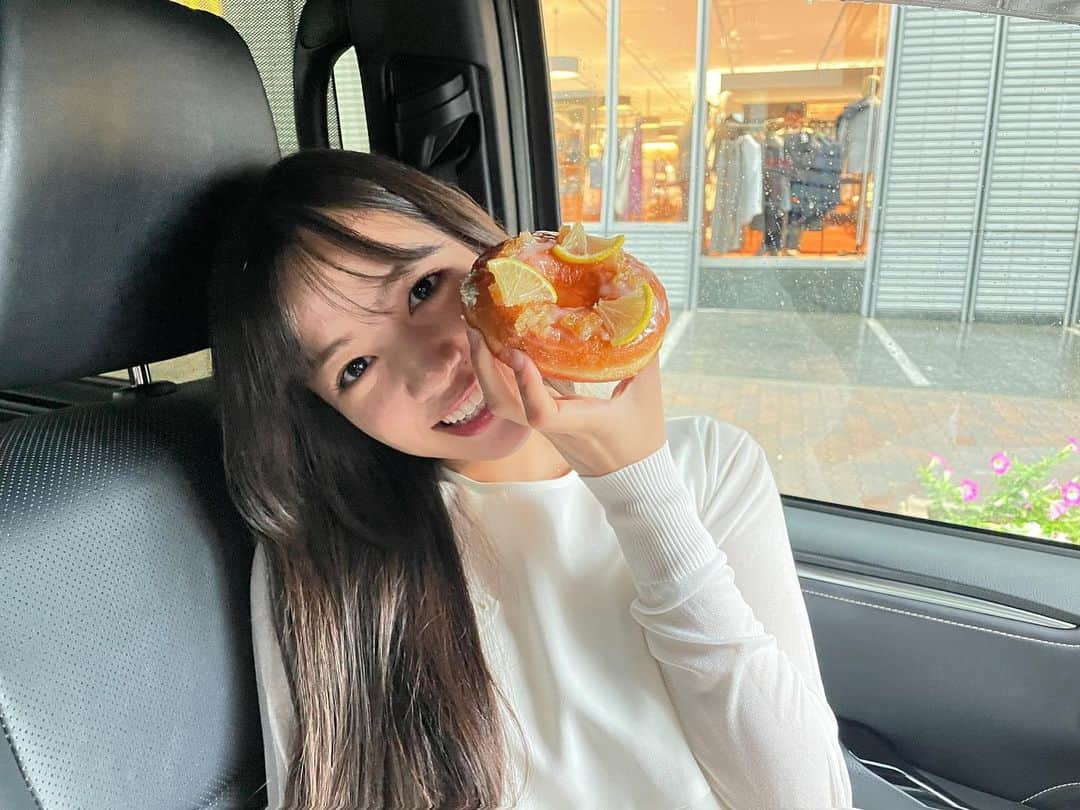 中嶋桃花のインスタグラム：「最高に美味しかった神戸のドーナツ🥺🍩  もう2年くらいレモンのスイーツに夢中🍋」