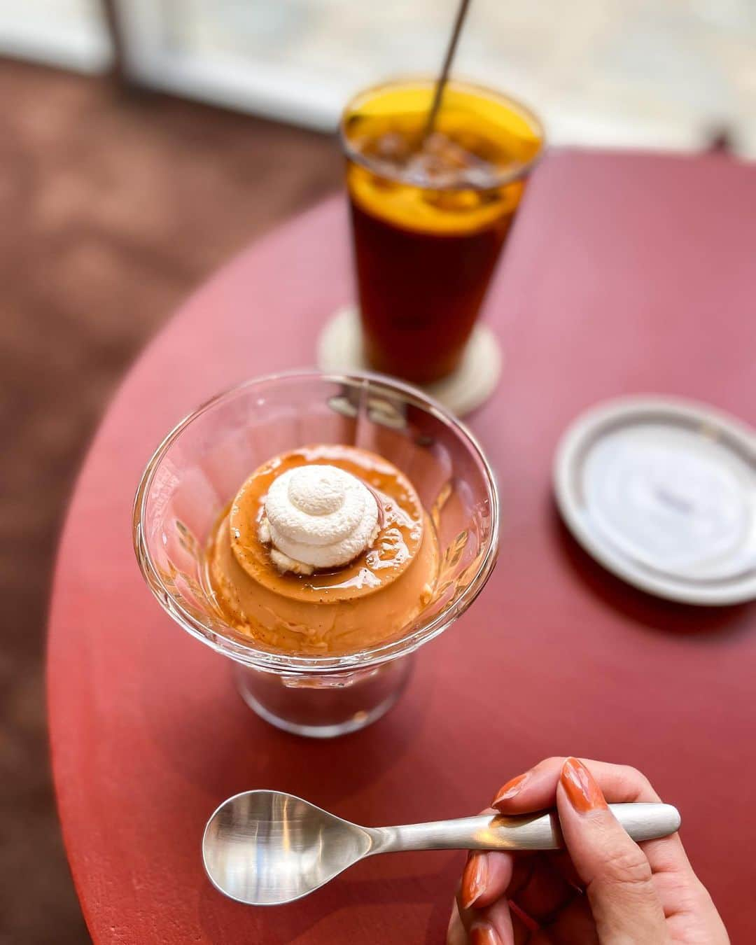 瀬口かなのインスタグラム：「オシャレすぎるカフェに行ってきた🍮 ⁡ 千早に最近できたAimer❤️ @aimer.cafe  ⁡ プリンが甘すぎなくて美味しすぎた😍 水出しコーヒーゼリーも本当に美味しくてまた行きたい〜 ⁡ 1人でも入りやすくてコーヒーも美味しかったよ〜✨ ⁡  #プリン #福岡カフェ #福岡スイーツ #千早カフェ #オシャレカフェ #天神カフェ #おすすめカフェ」