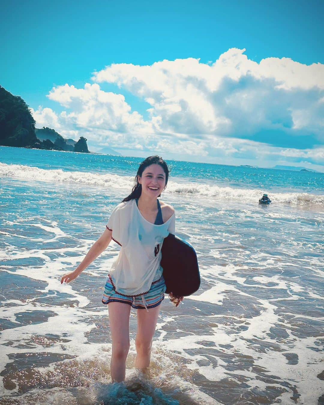 木内舞留さんのインスタグラム写真 - (木内舞留Instagram)「海〜！🏖💕  何度か海には行っていたけど、入ったのは数年ぶりで...🥹  波とか乗っちゃったりしたんです＾＾ いつかサーフィンしてみたい。 今年中にできるかな。笑  家族で沢山写真撮ったので、また載せますね:)  #海」8月9日 21時28分 - maru_kiuchi_official