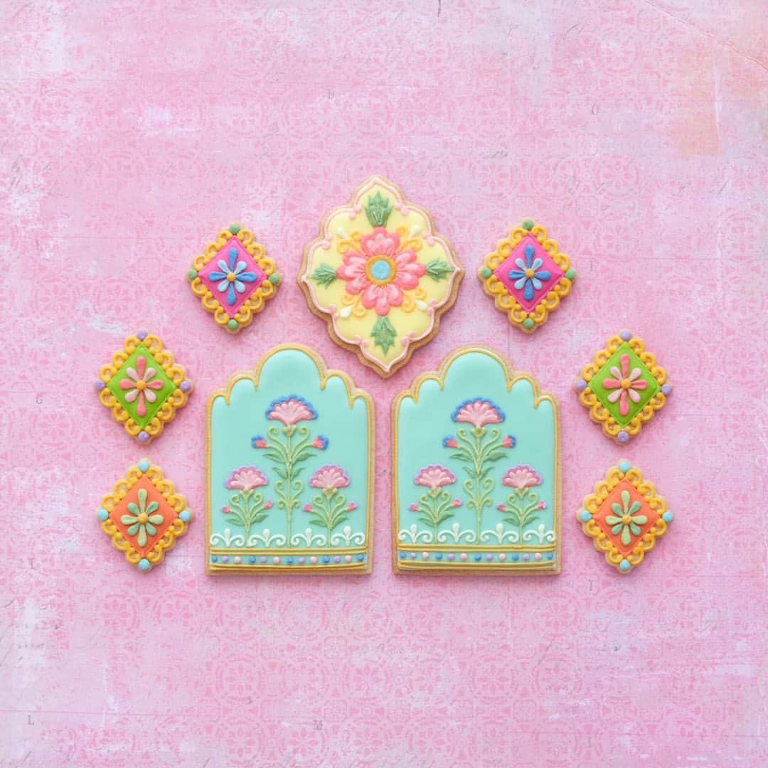KUNIKAのインスタグラム：「Order cookies 🪷🩵🩷💚🧡💛  #artofkunika」