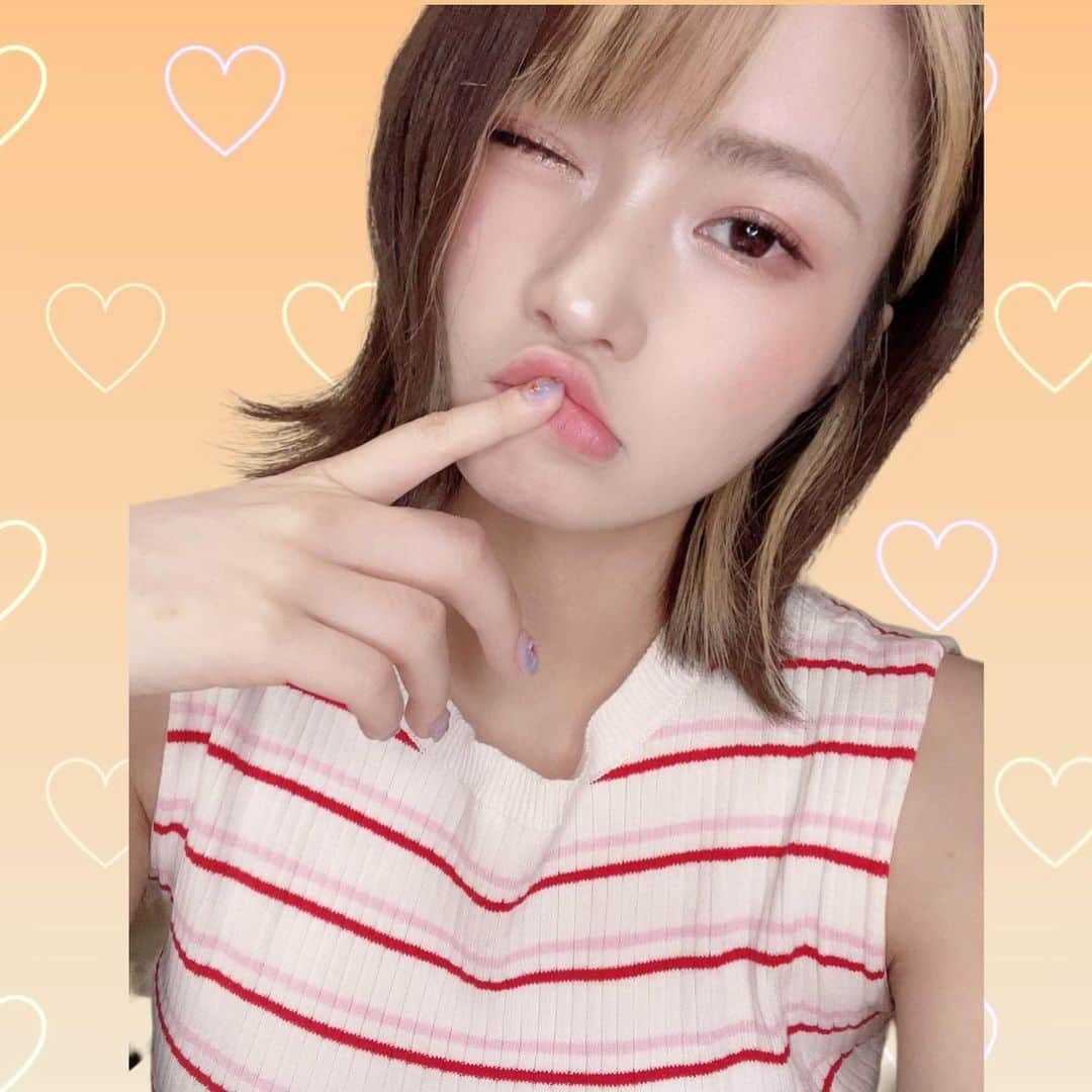 小林ひろみのインスタグラム：「またまたご無沙汰🥺 もっとちゃんと更新したいなぁ とは思ってるんやけど なんやかんやバタバタ💦  そんな最近の顔面事情💓  @haomii_official  の 新作アイシャドウパレット🫶  透け感&ラメでめちゃくちゃ 可愛いくて使いやすい🌈  夏から秋冬に良きな ラインナップ😍  写真のは、 03アプリコットメロウ 夏のオレンジメイク かわいちいよね〜🫶  01ナッツゴールド 02ローズムーン も華やかで可愛いよん💕  浴衣メイクとかに良さげ🎆  #ハオミー　#haomii #コスメ #アイシャドウ #メイク #アイシャドウパレット #プチプラコスメ #透け感」