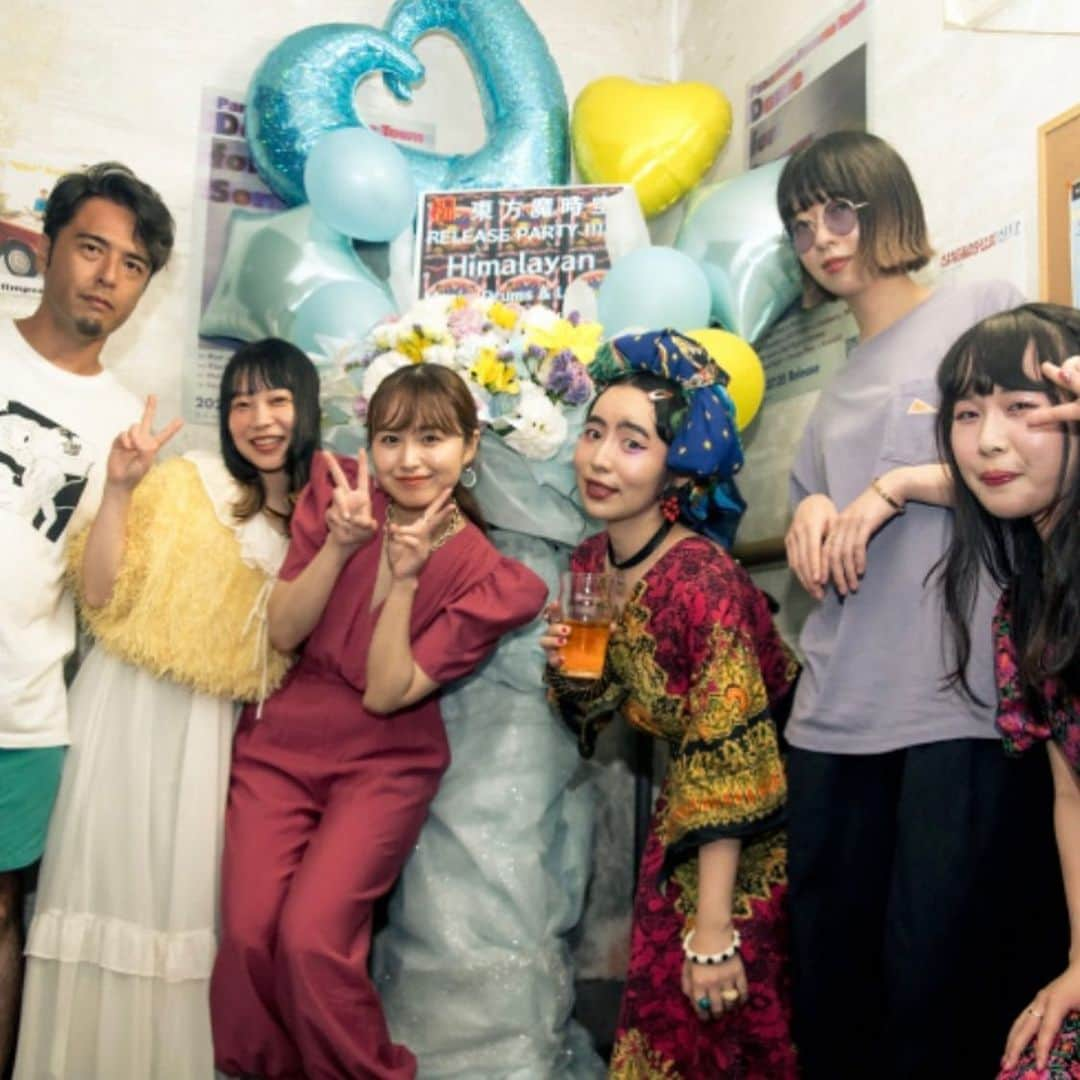 脇田もなりのインスタグラム：「7月30日！！！ ⛰️Himalayan 東方魔時空 RELEASE PARTY!!!!! ありがとうございました！！  マジドラさんのリリースパーティーに参加させていただけて嬉しかった✨🥰 改めておめでとうございます！！㊗️ ライブもあつくカッコよくて最高にかっこよすぎて釘付けでした😭😭😭😭  ドリカヨセットでライブも出来て嬉しかったなぁ🌈 ありがとうございます♪ @dorian_dorian  @_kayo_chaaan_   📷撮ってくださってありがとうございます🥰 @yukiko_ono」