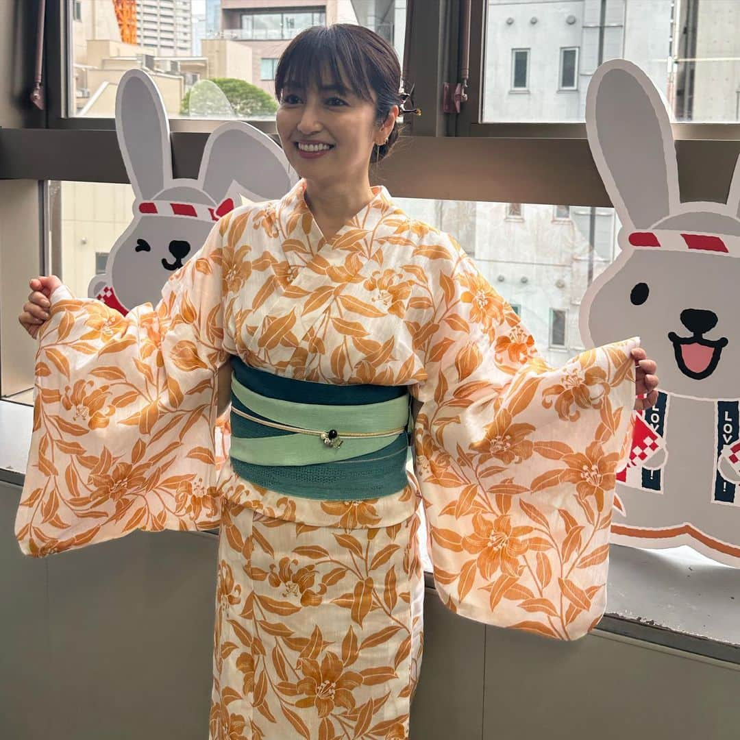 矢田亜希子のインスタグラム：「本日もラヴィット！ ありがとうございました‼︎ 今日はみんなで夏祭りでした♪ みんなで浴衣着て、夏らしい事できて楽しかったです😆 でも過去一うるさかったかも。爆 #ラヴィット#水曜日#tbs#夏祭り#浴衣#流し素麺最高#りんご飴#またビリビリ椅子#すゑひろがりず さんと#tver でもぜひ#私も見る  浴衣 @sanbi1886 ジュエリー @mariha_official かんざし @the_ichi_official」