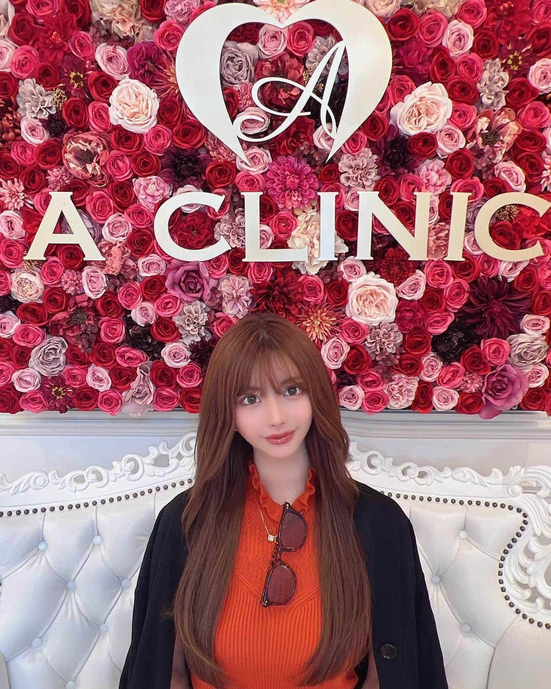 愛川みれいさんのインスタグラム写真 - (愛川みれいInstagram)「美容DAY🌸  #aclinicデンタル さんで スマイルリップを受けて来たよ💋  担当してくださったのは @aclinic_seri 瀬里先生🩷  今まで何度か唇ヒアルは入れた事あったんだけど、 今までで1番痛くなかったの😳💗  唇がぷっくりすると 女性らしさが出るから良いよね🤭💄  こういう施術って毎回緊張するけど、 内装も綺麗でクリニックの方も皆さん優しくて、 安心して受けれたよ😌🌸  他にもホワイトニング、 ラミネートベニアとかも気になる🫣  せり先生ありがとうございました💋  #スマイルリップ #aclinic #aクリニック #エークリニック #aclinicデンタル #aclinicdental #デンタルクリニック #審美歯科 #矯正歯科 #リップヒアル #唇ヒアルロン酸 #口角ボトックス #M字リップ #Cカールリップ #アヒル口 #リップ #リップグロス #ラシャスリップス #歯科医師 #渡邉瀬里」8月9日 21時41分 - mirei.aikawa