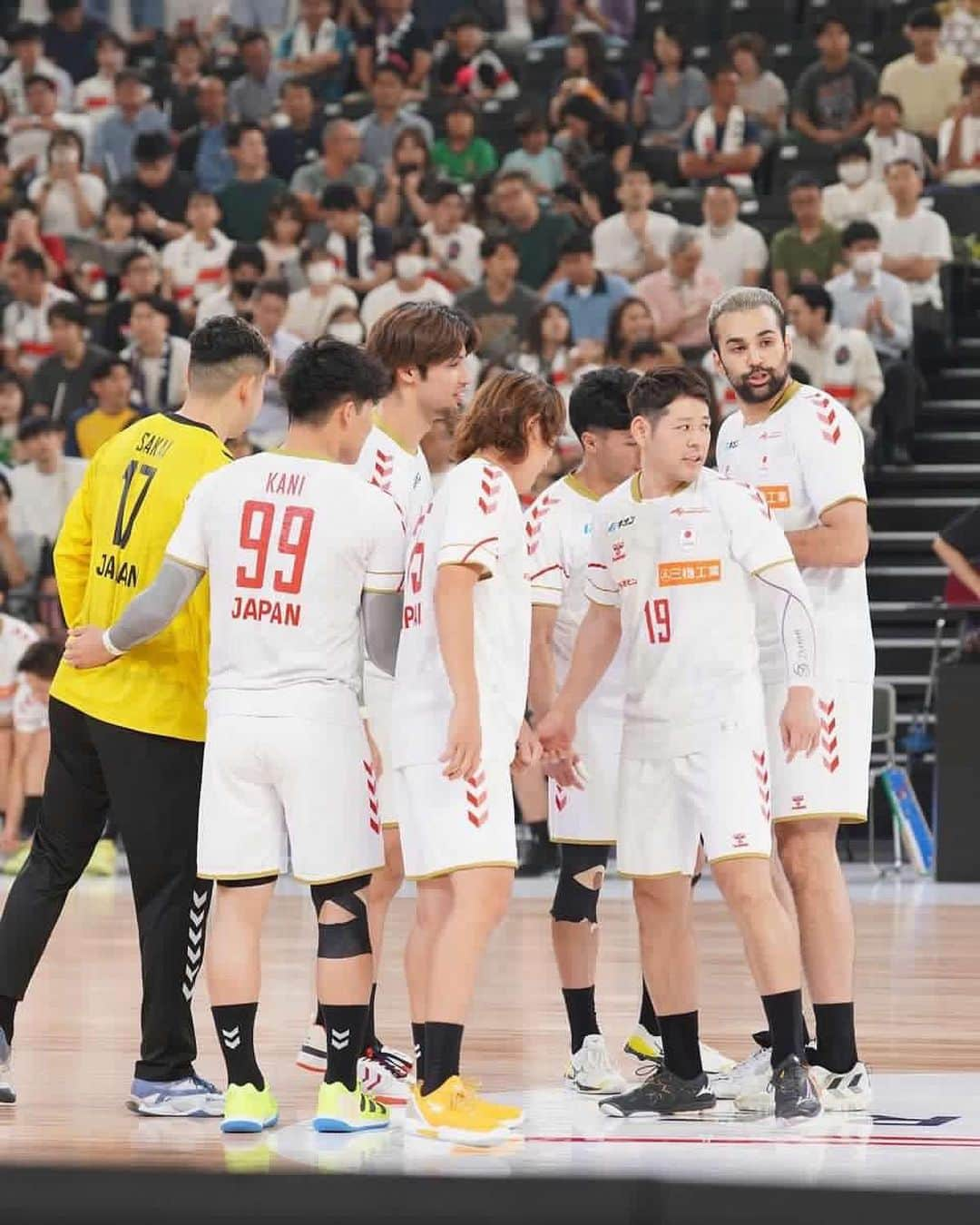 徳田新之介さんのインスタグラム写真 - (徳田新之介Instagram)「🆚PSG  シュート決めきれず悔しい‥‥ 10000人を超える観客の前でプレーしたのは初めてで鳥肌が立ちました!!!‼︎  次はもっと良いプレーを見せれるように頑張ります。  #handball #psg #🇯🇵🇫🇷」8月9日 21時54分 - hawks4621