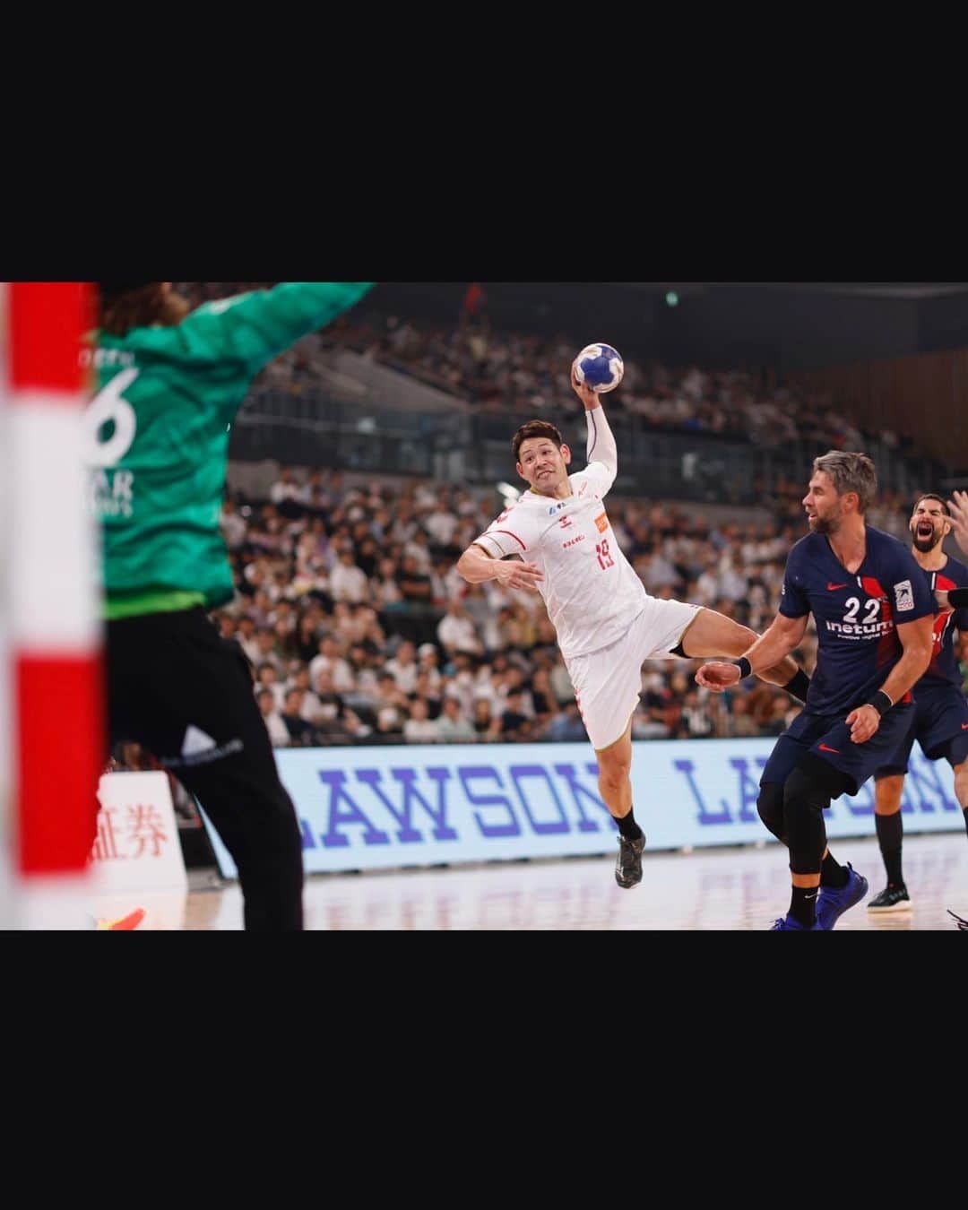 徳田新之介さんのインスタグラム写真 - (徳田新之介Instagram)「🆚PSG  シュート決めきれず悔しい‥‥ 10000人を超える観客の前でプレーしたのは初めてで鳥肌が立ちました!!!‼︎  次はもっと良いプレーを見せれるように頑張ります。  #handball #psg #🇯🇵🇫🇷」8月9日 21時54分 - hawks4621