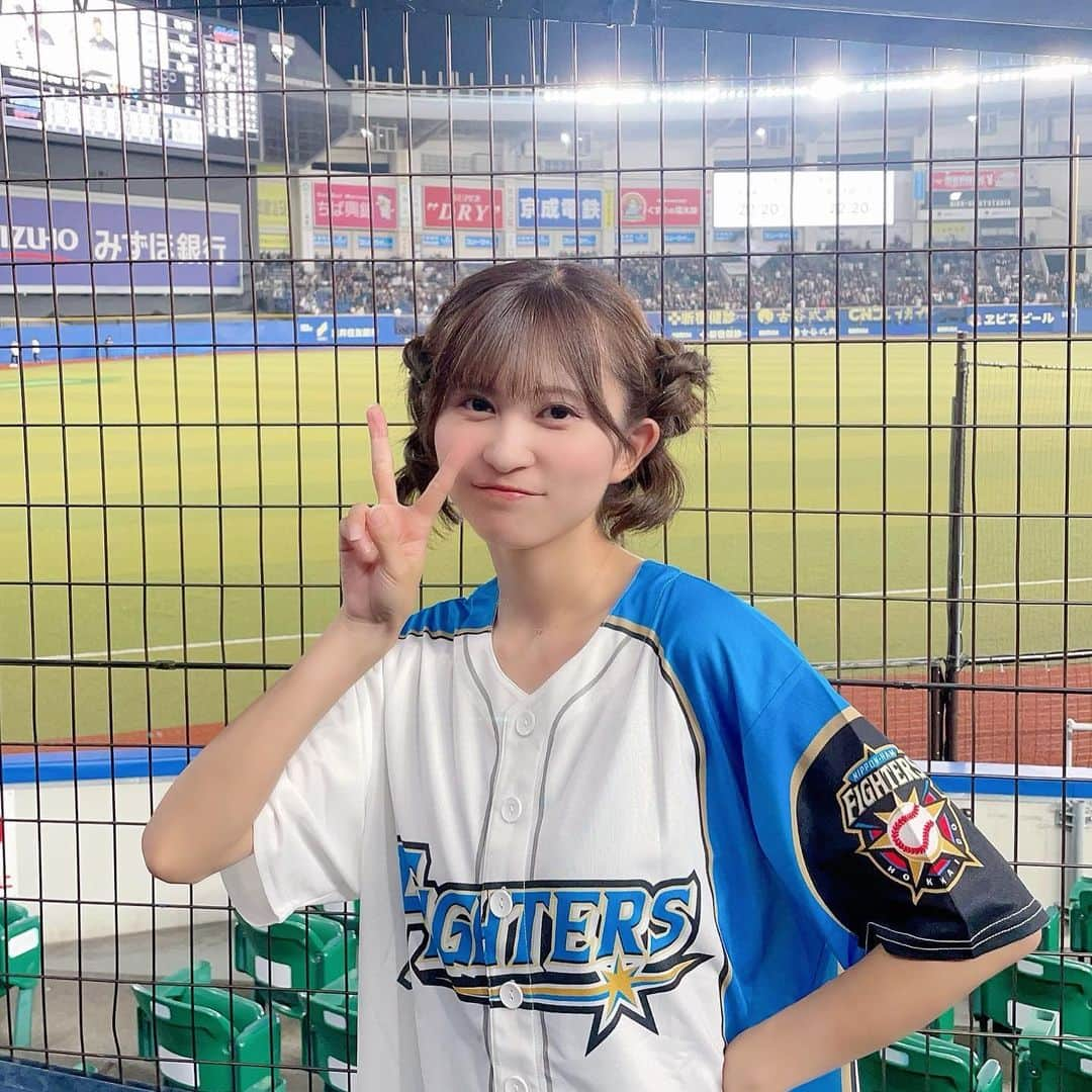 金澤有希のインスタグラム：「野球の日⚾️  #野球の日 #lovefighters #zozoマリンスタジアム #zozomarinestadium #fighters #ファイターズ #ファイターズ女子 #8月9日」