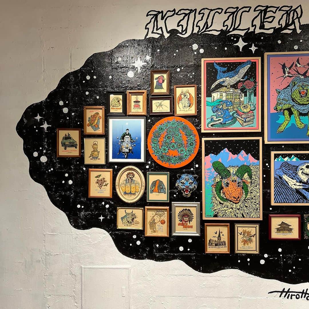 のインスタグラム：「… HIROTTON  『KILLER DREAM』ART SHOW  at BEAMS T HARAJUKU 8.10(Thu.)-8.17(Thu.) . 親交の深いHIROTTONとタッグを組み、今年6月にイースト・ロンドンを本拠地とするセレクトショップ「GOODHOOD」で開催されたアートショーは大盛況のうちに幕を閉じました。  そして今回、「GOODHOOD」で行われアートショーを、8月10日（木）から8月17日（木）まで「ビームス T 原宿」にて再び開催します！  タイトルである『KILLER DREAM』は、イギリス留学を機にアートの道を志したHIROTTONがロンドンでの個展開催をキャリアのマイルストーンに設定していたことから、自身のルーツを辿る“DREAM”と、寝ているときに見る夢の“DREAM”が着想源となっています。作品には従来のスタイルをそのままに“夜”をイメージした背景が数多く採用され、HIROTTONを象徴するスカルやアニマルのペインティングを幻想的に引き立てます。  また、アート作品の展示・販売はもちろんのこと、新作のキャンバスデザインを落とし込んだTシャツや雑貨もリリースします。  ぜひお楽しみに！ . @hirotton @beams_t @beams_official #hirotton #beamst #beams #killerdream」