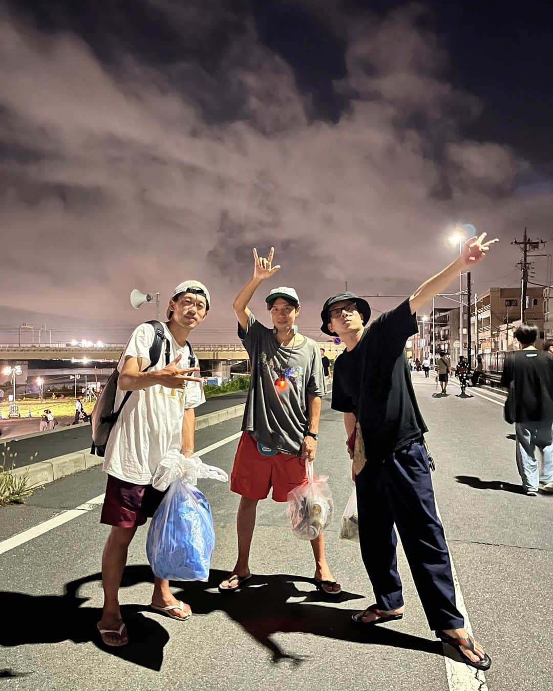 坪倉由幸のインスタグラム：「カッコイイ写真撮れたんで3ヶ月ぶりの投稿。 #花火大会のあとに」