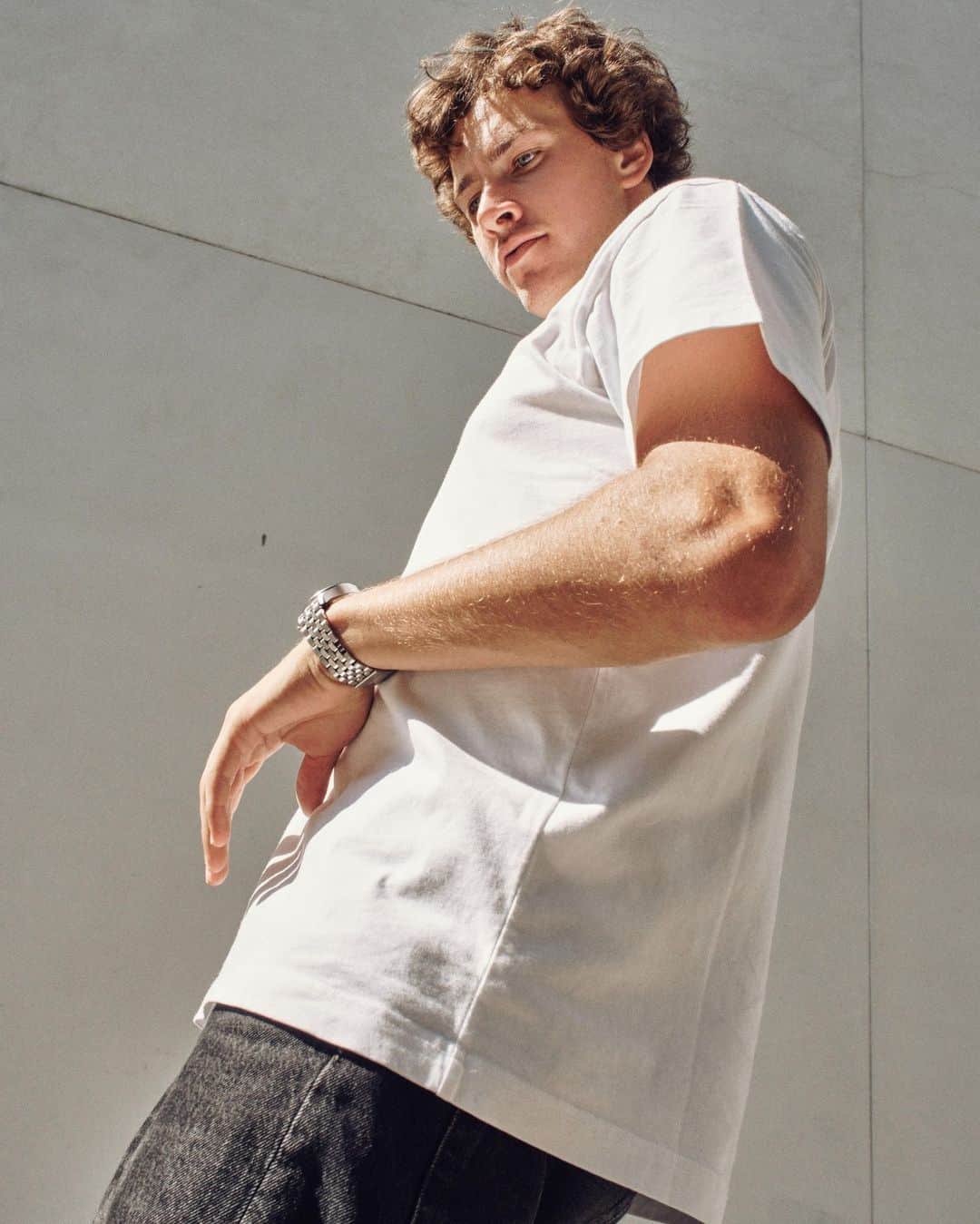 IWCのインスタグラム：「A fresh take on #IWCpilot style with @jaggereaton.   #TheReference | #IWCFamily   🔗Link in Bio  Ref. IW388102」