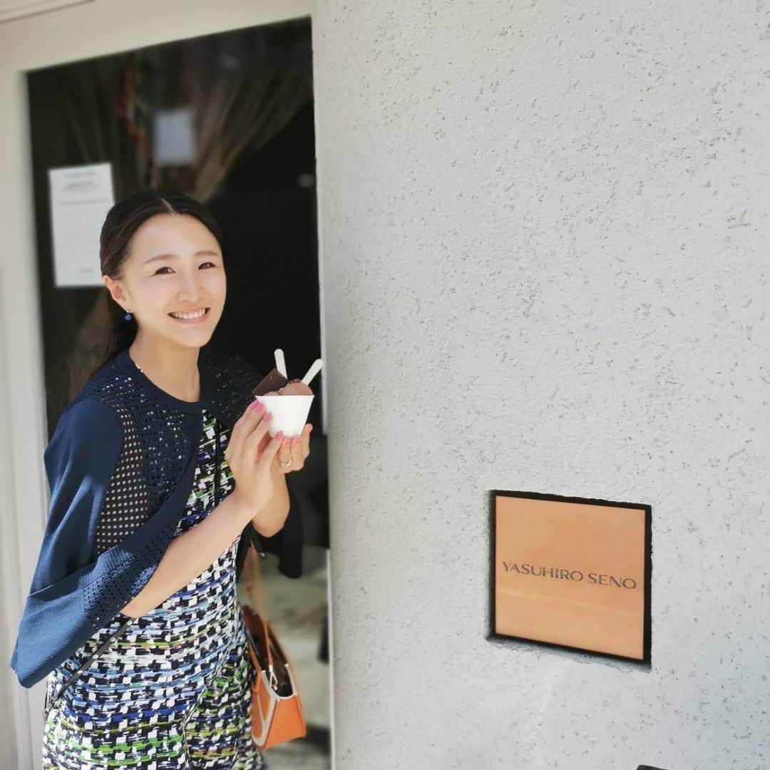 花音舞のインスタグラム：「YASUHIRO  SENO  ヤスヒロ セノ  「新鮮なショコラを日常に」 をコンセプトに、ブティック併設工房でシェフが一つ一つ丁寧に 少量ずつショコラが作られてるんです‼︎  ここのチョコは🍫カカオ‼︎って感じで好きです✨ 夏はジェラートも🍨美味しい😋  #ヤスヒロセノ  #yasuhiroseno  #チョコレート 🍫 #カカオ」