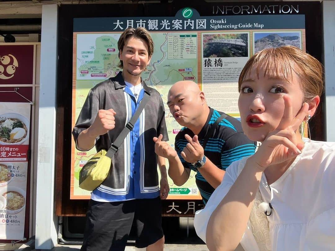 高橋みなみさんのインスタグラム写真 - (高橋みなみInstagram)「テレビ東京「水バラ　夏の富士五湖をめぐる！すごろく旅ＮＥＯ　バス＆鉄道で大月～河口湖へ」 びっくりするくらい暑いし歩くの大変だったけど、TEAMたかみなどうにか勝ちましたー😭✨ サイコロ運のないリーダーで申し訳なかったけど、クロとJOYくんが沢山助けてくれました🥹 楽しくて良いチームだった！！2人ともありがとー！  そしてオンエア見たら沢山AKBの曲使ってくださってた😂愛！！  #水バラ　 #すごろく旅ＮＥＯ #テレビ東京  衣装👗 1日目 トップス @lanvin_en_bleu_womens  パンツ @lily_brown_official イヤリング @luna_folium   2日目 キャップ @ca4la_official  パンツ @amerivintage」8月9日 22時06分 - taka37_chan