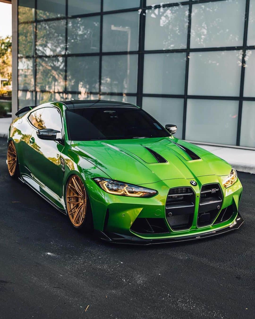 CARLiFESTYLEのインスタグラム：「Bagged BMW M4 on @al13wheels #m4 @swanriverracing」
