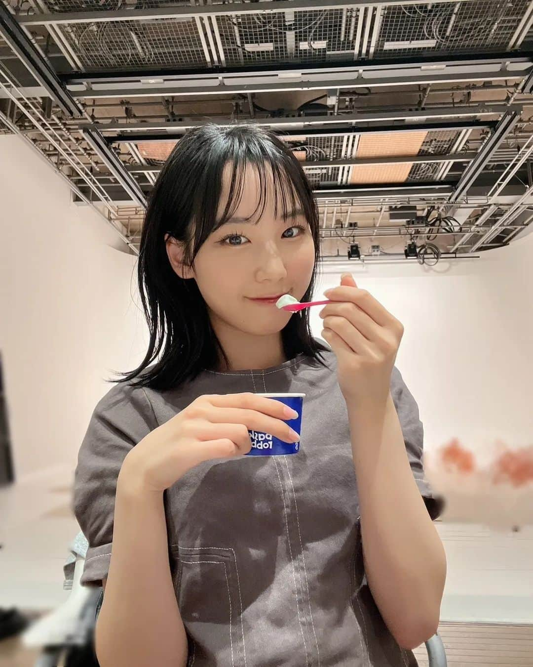 Juice=Juiceのインスタグラム：「🍨🍬  皆さんは何のアイスが好きですか‪🍦‬  #juicejuice#江端妃咲 #サーティワン#私はポッピングシャワーが好きです」