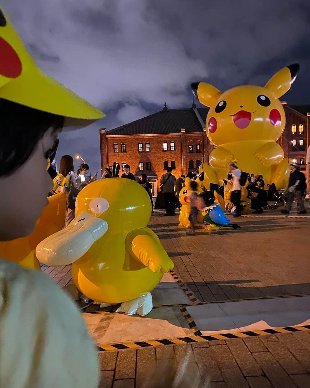 せとたけおのインスタグラム：「家族でビッグイベントに来てしまったぜ！  ポケモン大行進も観れたしステージショーも観て、めちゃくちゃ楽しかったー！  途中、プライベートで来ていたであろう、サトシ役の松本梨香さんに遭遇して、妻が真っ先に気づき、誰よりも興奮してた笑  #ポケモン #みなとみらい #ポケモンWCS2023」