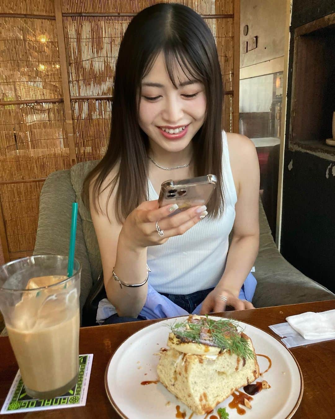 佐久間采那さんのインスタグラム写真 - (佐久間采那Instagram)「.  楽しげ❕  ケーキに乗ってるハーブ食べたらしまが面白いほどにびっくりしてたの、バランだと思ったらしい（笑）」8月9日 22時43分 - sakuma_ayana