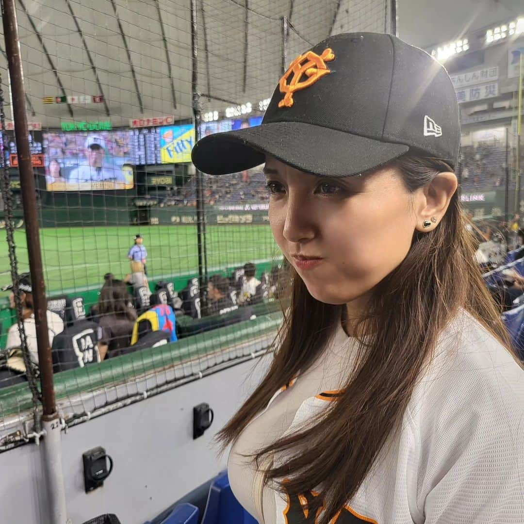 日里麻美のインスタグラム：「＊ 延長12回負けましたを主張  中田選手の 代打逆転ホームラン めちゃくちゃしびれたけど 負けちゃったなぁー🥲  うぅ、またAクラスが少し遠のいたけど まだまだこれからぁぁぁぁ  7/5にサブスクスタート！  Subscriptions begin on July 5th  7月5日开始订阅！   * * 【membership from highlights】 サブスク Subscriptions 订阅 【販売中】 ※昼下りの誘惑　電子写真集、DMM、Amazon販売中。Amazonでは紙版も購入できます(ハイライトからリンクへ) ※グラビア学園　グラビア動画&デジタル写真集　Amazon、DMMで購入できます  【TV、Web】 ※さまぁ～ずチャンネル　『訳あり女』『アシスタントオーディション』  ※YouTube　『ひさっちゃんねる』で検索  ※チョコブラABEMA限定動画  ※Abema「BAZOOKA!!!」#12  【イベント】 ※8/3  野球イベントゲスト 8/10  まーすた下北沢店🀄 ※8/12  まーすた王子店🀄 ※8月後半後日詳細 ※9/17 後日詳細 ※  * * ** #ジャイアンツ  #着衣でも主張　#giants　#熱い巨党 #奪回　#37歳グラビア #おっぱいの大きいお姉さんは好きですか #hisato」