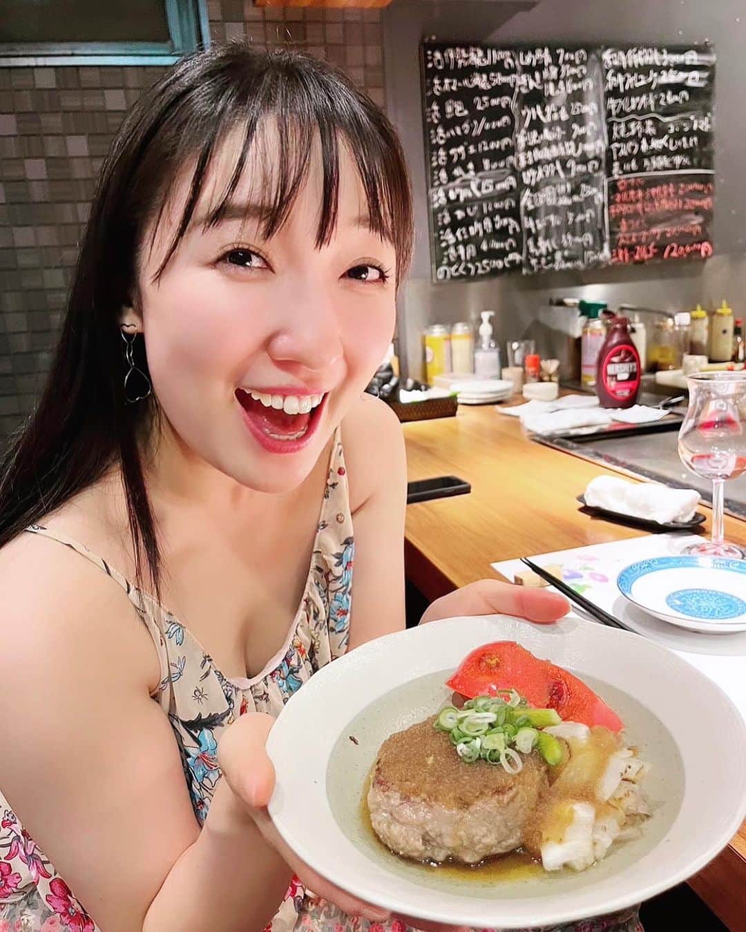 七瀬りりこのインスタグラム：「誕生日当日は 母と🍷♡  有難う🎂  #誕生日投稿まだまだ続きます  #ごめんね #お付き合い願います #誕生日」
