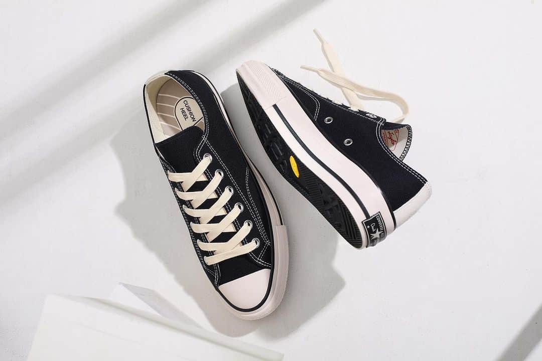 PORTER STANDさんのインスタグラム写真 - (PORTER STANDInstagram)「⁡ コンバースが提案する究極のハイエンドライン「CONVERSE ADDICT（コンバース アディクト）」の2023 FALL&WINTER COLLECTIONモデル、「CHUCK TAYLOR CANVAS OX」を発売します。 ⁡ 「CHUCK TAYLOR」のハイエンドアパレルライン「CHUCKTAYLORCLOTHING」の風合いやディテールに合わせ、ネイビーのダックキャンバスと生成りのヒールテープを採用しています。 ⁡ 発売日：2023年8月10日（木） ⁡ CONVERSE ADDICT CHUCK TAYLOR CANVAS OX ¥ 20.900 (tax included) ⁡ 展開サイズ：26.0、26.5、27.0、27.5、28.0、29.0 cm 展開カラー：ネイビー ⁡ ※ネイビーのスペアシューレースが付属します。 ⁡ こちらのアイテムはPORTER flagship store（表参道・東京）、PORTERSTAND（新宿・品川・京都）、吉田カバンオフィシャルオンラインストアでの発売です。 ⁡ ・完全数量限定につき、在庫が無くなり次第終了となります。 ・その他詳細に関しては、店舗まで直接お問い合わせください。 ⁡ #yoshidakaban #porter #porterflagshipstore #porterstand #converse #addict #converseaddict #chucktaylor #canvas #吉田カバン #ポーター #コンバース #コンバースアディクト」8月9日 22時54分 - porter_stand