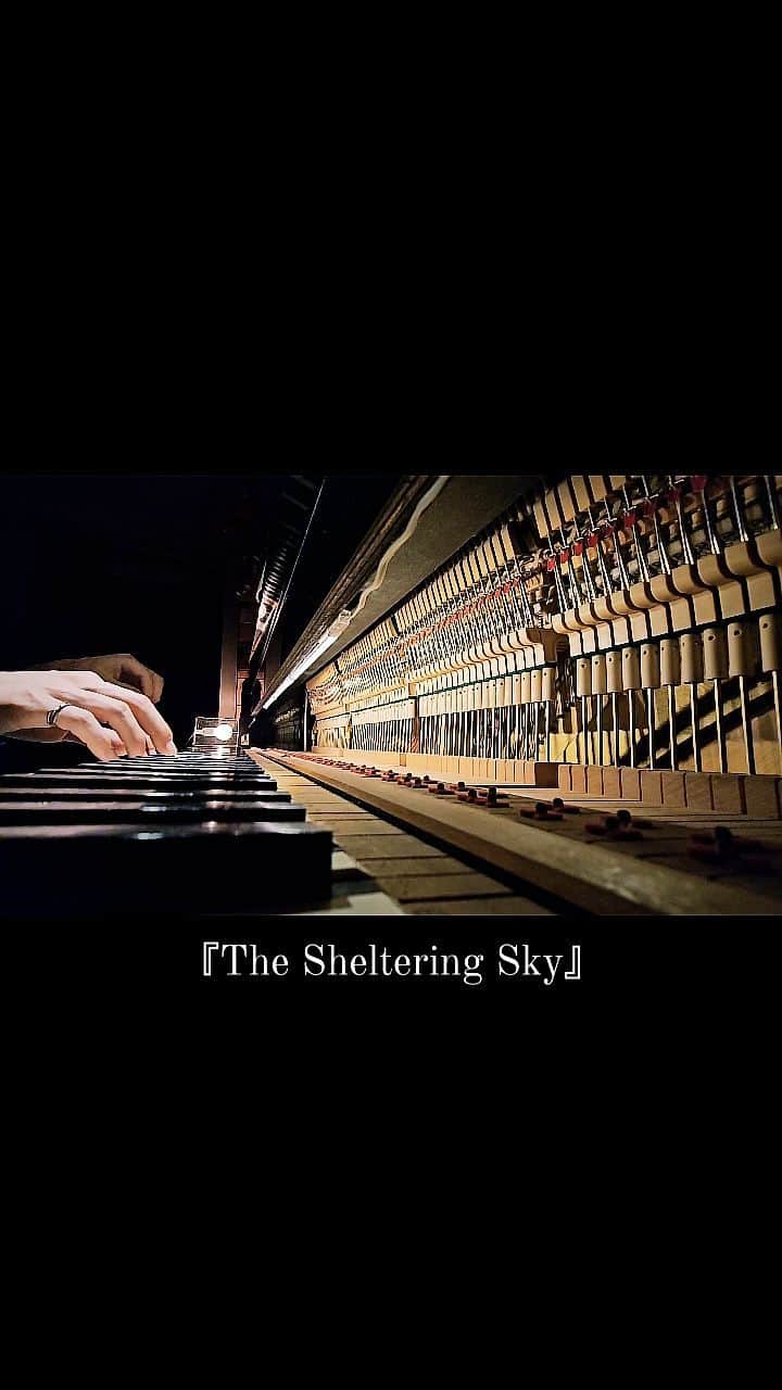 大久保裕太のインスタグラム：「『The Sheltering Sky』. @___ko7o さんからリクエストがあったので… 遅くなってごめんなさい。 おやすみなさい。  #piano#pianoman#okbpiano#instapiano #goodnight#movie#request#24 #ryuichisakamoto#坂本龍一」