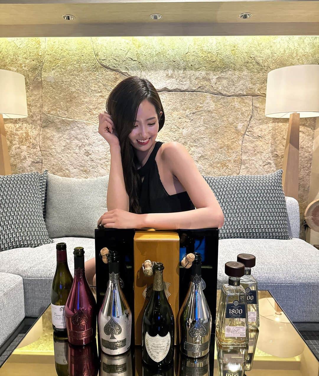 らんのインスタグラム：「系列店オープンてことでプレもオープン日も顔たててくれてありがとー🍾✨✨✨」