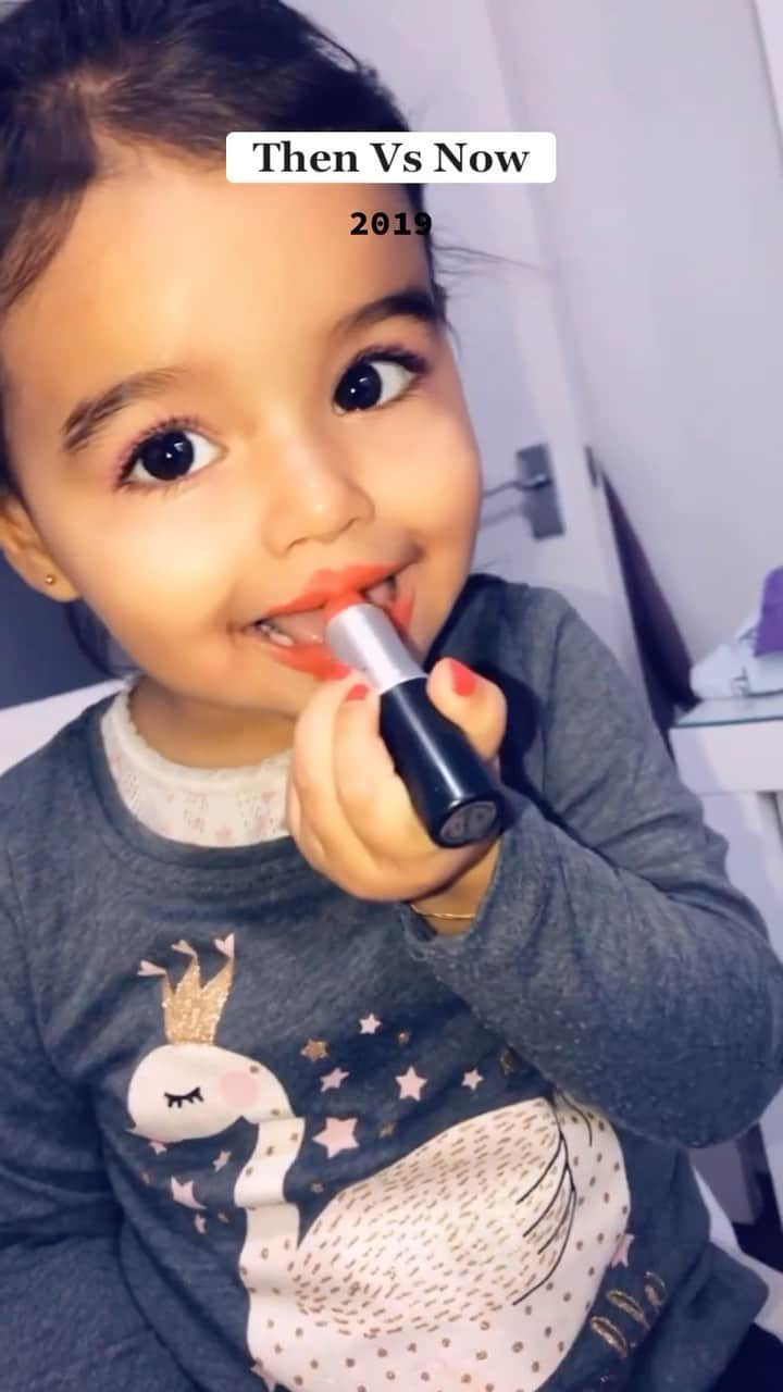 Huda Kattanのインスタグラム：「How adorable is this?! 💖 I can’t believe how talented she is!! 🙏🏾 LOVE this mommy & daughter duo!!   🎥: @makeupby_shab @official_kassie__」