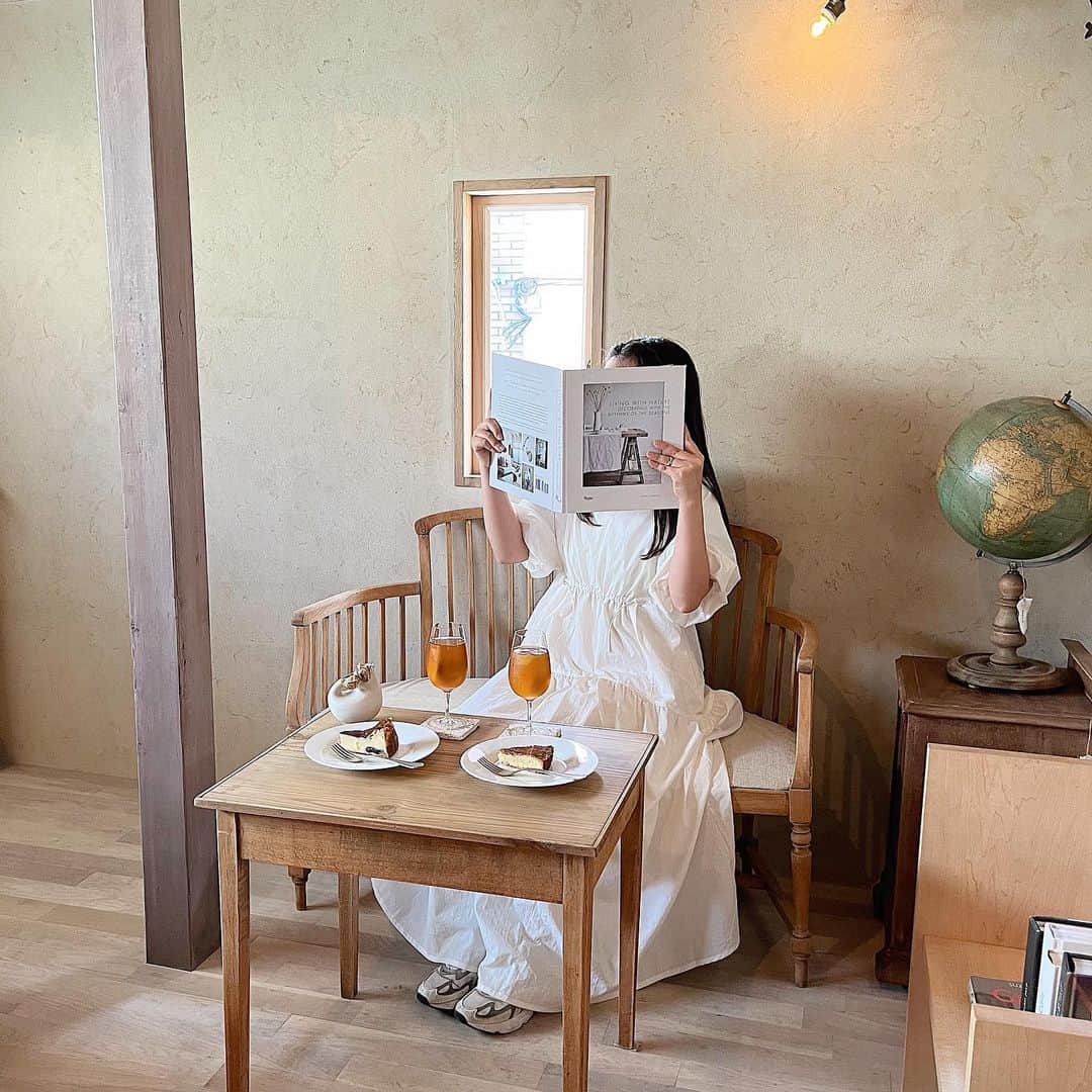 haruのインスタグラム：「ㅤㅤㅤㅤㅤㅤㅤㅤㅤㅤㅤㅤㅤ ㅤㅤㅤㅤㅤㅤㅤㅤㅤㅤㅤㅤㅤ ㅤㅤㅤㅤㅤㅤㅤㅤㅤㅤㅤㅤㅤ 久しぶりの #おはるカフェめぐり 🤍  息子を🐻さんがみてくれてたので 本当久しぶりに、ゆっくりお友達とカフェで話せた日🥹💕  お友達がここに行こうって言ってくれて行ったんやけど お店も、店員さんも素敵すぎて ここのカフェに行けてよかった😭💓  ㅤㅤㅤㅤㅤㅤㅤㅤㅤㅤㅤㅤㅤ ☑︎ 紅茶 オータムナルブロッサム ☑︎ ファーブルトン ☑︎ ガトーブルトン  初めて食べたガトーブルトンがとっても美味しかった🥹🤎  ㅤㅤㅤㅤㅤㅤㅤㅤㅤㅤㅤㅤㅤ こっちゃんありがとう〜🥹🫶🏻🫶🏻🫶🏻 ㅤㅤㅤㅤㅤㅤㅤㅤㅤㅤㅤㅤㅤ #浅草カフェ #annorum #annorumcafe #東京カフェ」