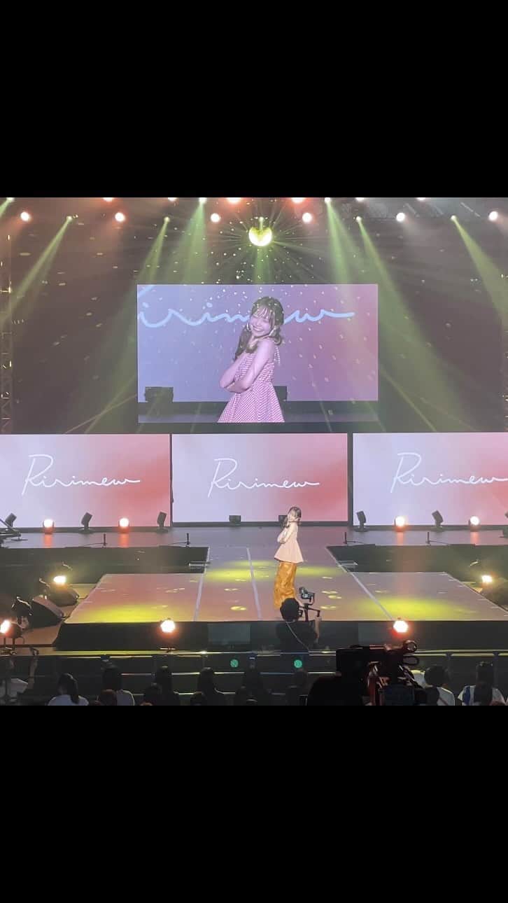 畑美紗起のインスタグラム：「ランウェイを歩く貴重な経験…👗💄💕  IDOL RUNWAY COLLECTION Supported by TGC💘🫧  緊張したけどおわったあとはたのしかった〜てなった🥰  それはみんながいてくれたおかげです❕ 来てくれた方ほんとうにありがとう∩^ω^∩ 配信のコメントもうれしかったよ🌸  カラーボール投げたときけっこう遠くまで投げれて 会場がわああ〜てなってた😂笑  だれに届いたんだろう〜💭  #IRC_TGC #畑美紗起 #ririmew  @idolrunwaycolle」