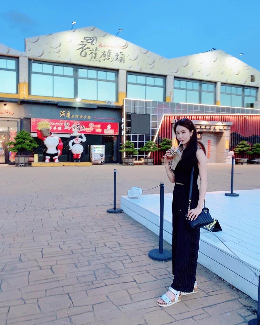 リンジさんのインスタグラム写真 - (リンジInstagram)「. 6월의 어느 날 ☀️🔥  #sohot」8月9日 23時42分 - linzy_minji