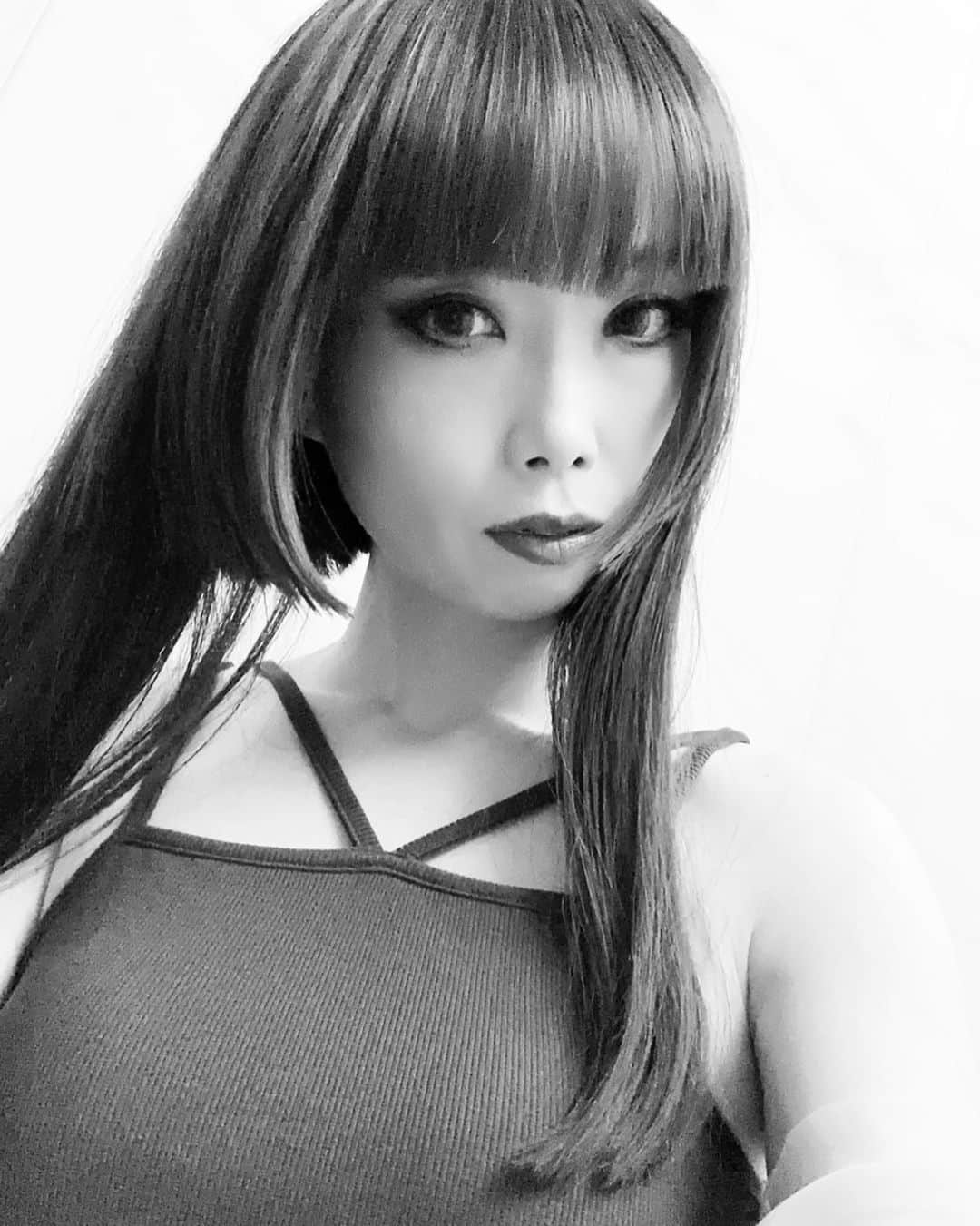 ながしまみのりのインスタグラム：「🖤🩶」